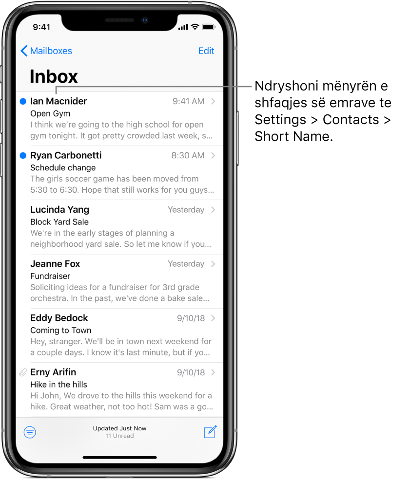 Një pamje paraprake e një emaili në kutinë hyrëse që shfaq emrin e dërguesit, kohën e dërgimit të emailit, rreshtin e subjektit dhe dy rreshtat e parë të emailit. Për të ndryshuar se si shfaqen emrat, shkoni te Settings > Contacts > Short Name.