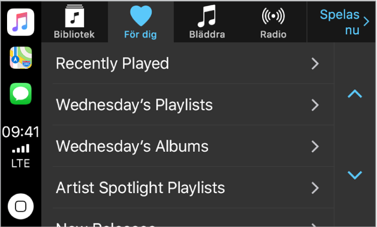 CarPlay-skärmen som visar musikval i För dig. Andra musikval – Nytt, Radio, Spellistor och Min musik – visas i form av knappar högst upp. Längst ned i det vänstra hörnet finns hemknappen.