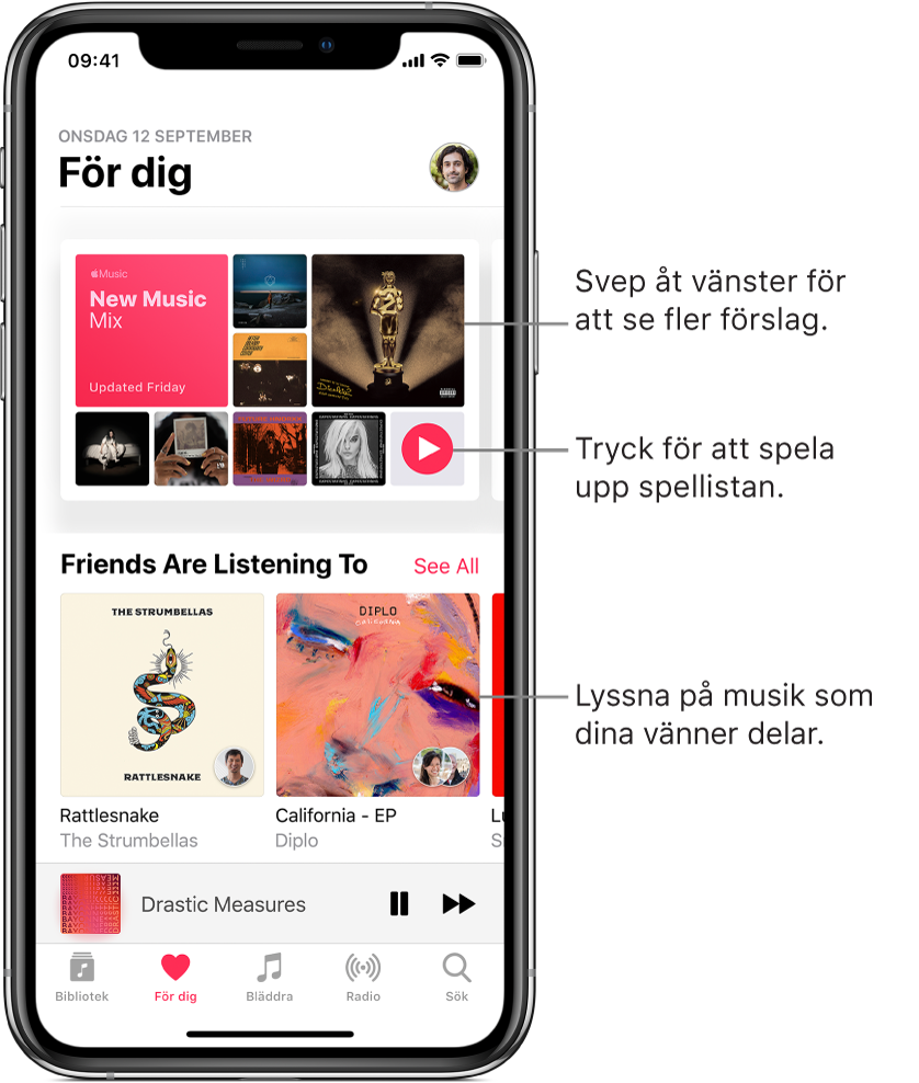 Skärmen För dig med spellistan New Music Mix överst. Längst ned till höger i listan finns en uppspelningsknapp. Längst ned finns avsnittet Vänner lyssnar på med två albumomslag.