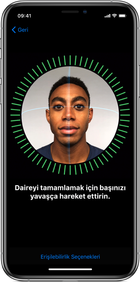 Face ID ayarlama sürecini gösteren bir ekran.