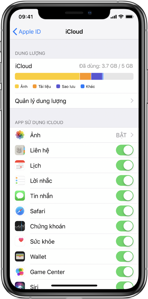 Màn hình cài đặt iCloud đang hiển thị đồng hồ đo Dung lượng iCloud và một danh sách các ứng dụng và tính năng, bao gồm Mail, Danh bạ và Tin nhắn, có thể sử dụng được với iCloud.