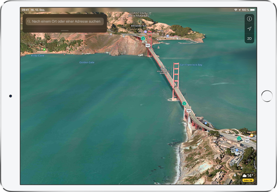 Eine 3D-Satellitenansicht der Gegend um die Golden-Gate-Brücke. Zu den auf der Karte identifizierten Objekten gehören die Golden Gate Bridge in der Mitte und die San Francisco Bay links. Oben rechts sind die Steuerelemente zu sehen; unten rechts sind das Symbol „Wetter“ mit der Temperaturanzeige und der Index für die Luftqualität zu sehen.
