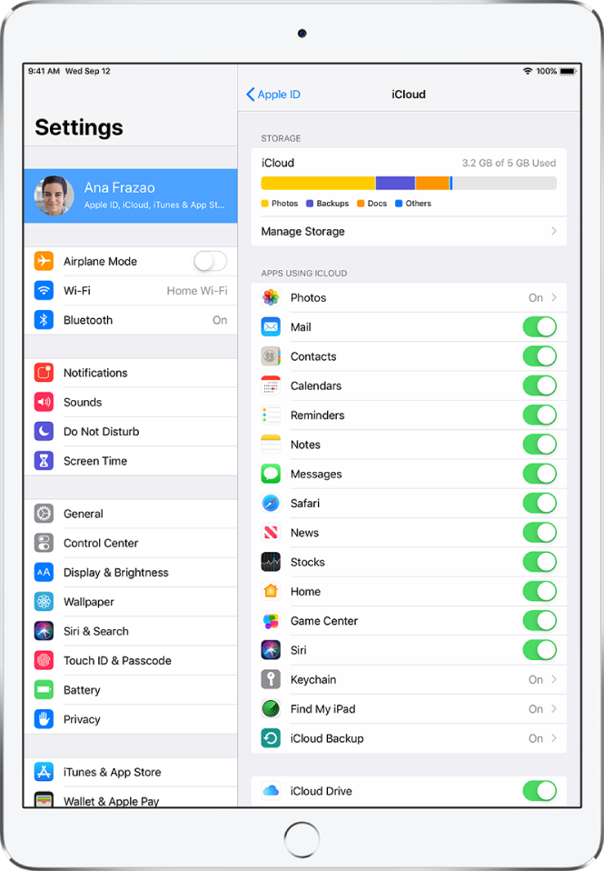 The iCloud settings screen showing the iCloud Storage meter and a list of apps and features, including Mail, Contacts, and Messages, that can be used with iCloud.