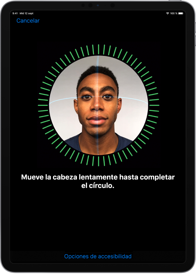 Pantalla de configuración de reconocimiento de Face ID. En la pantalla se muestra una cara dentro de un círculo. El texto de abajo da indicaciones para mover la cabeza lentamente hasta completar el círculo.