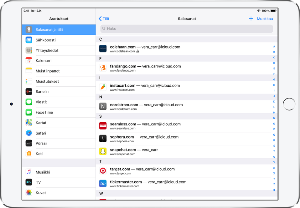 Salasanat ja tilit -asetusten näkymä, jossa on aakkostettu luettelo verkkosivustoista sekä niillä käytettävien tilien nimet. Luettelon ensimmäisen verkkosivun osoitteen vieressä on uudelleenkäytetystä salasanasta kertova varoitusmerkki.