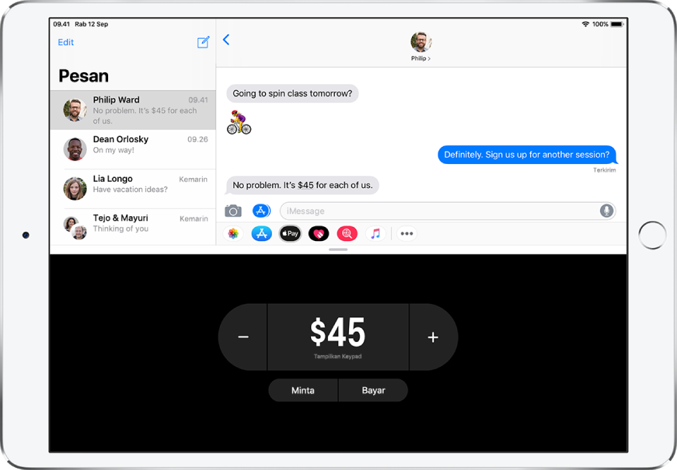 Percakapan iMessage dengan app Apple Pay dibuka di bagian bawah.