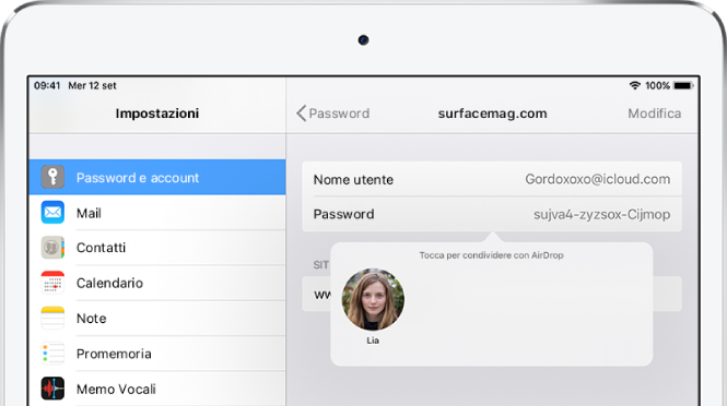 La schermata “Password e account” di un sito web. Un pulsante sotto il campo della password mostra un'immagine di Lia sotto all'istruzione “Tocca per condividere con AirDrop”.