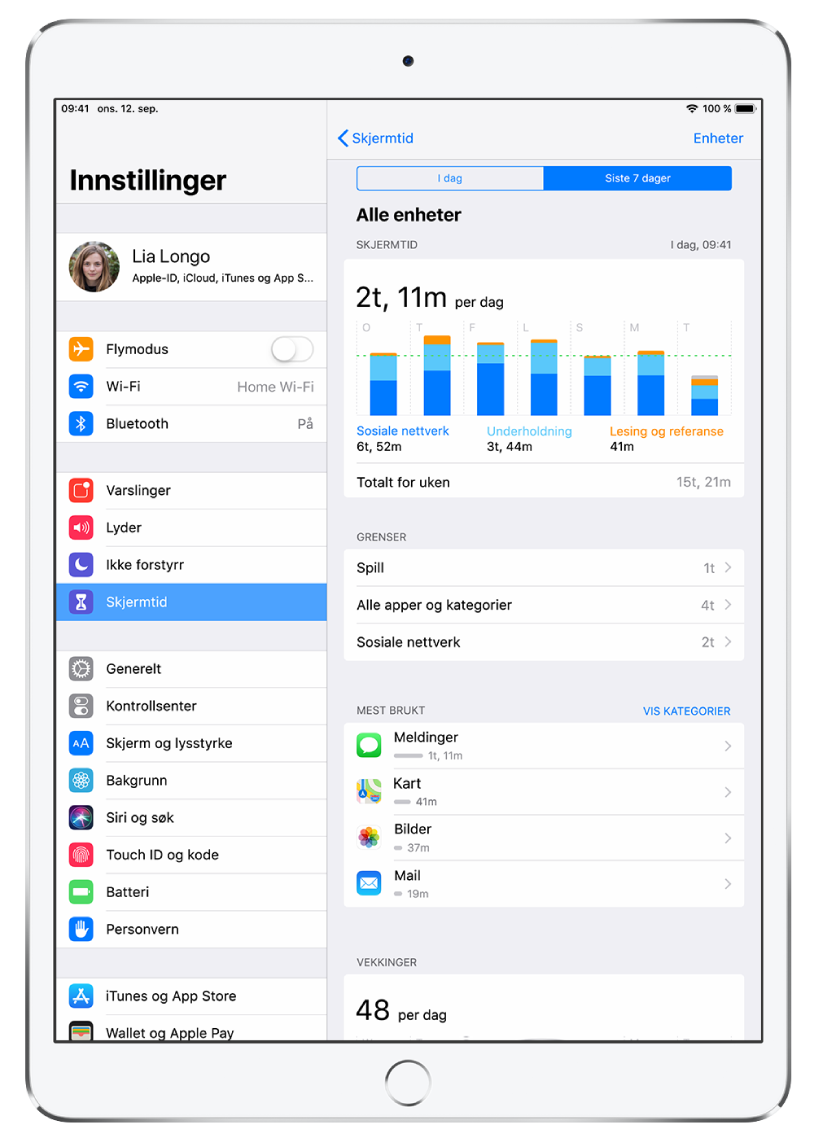 Skjermtid er markert i Innstillinger. På høyre side av skjermen er det en Skjermtid-aktivitetsrapport. Øverst i rapporten vises alternativet for å velge I dag eller Siste sju dager. Siste sju dager er markert. Øverst i rapporten er det et diagram som viser hvor mye tid som er brukt på spill, underholdning og sosiale nettverk hver ukedag. Nedenfor diagrammet ser du Grenser-delen, hvor du kan angi tidsgrenser for bruk av spill, apper og sosiale nettverk. Under grensene er de mest brukte appene listet opp. Nederst i rapporten vises totalt antall ganger enheten ble plukket opp.