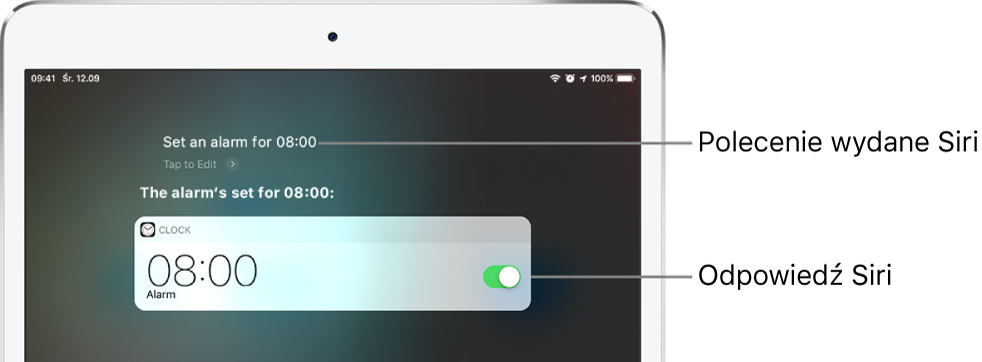 Ekran Siri z poleceniem użytkownika „Set an alarm for 8 a.m.“ oraz odpowiedzią Siri „The alarm’s set for 8 AM“. Powiadomienie z aplikacji Zegar potwierdzające, że alarm jest ustawiony na godzinę ósmą rano.