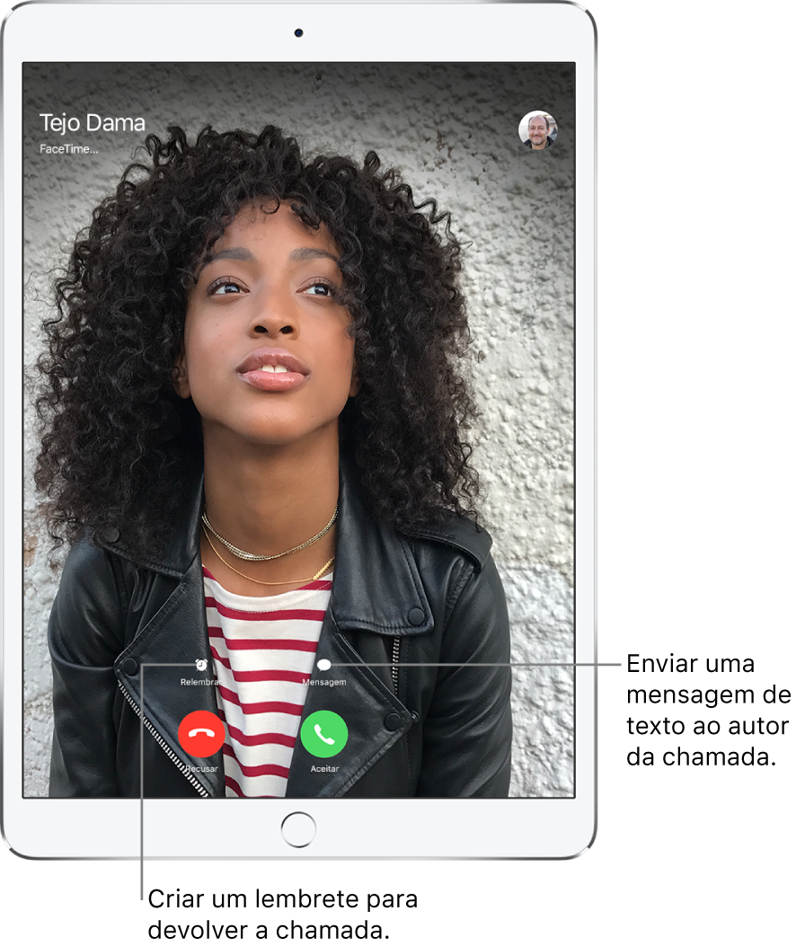 Receção de chamada FaceTime. Na parte inferior do ecrã, na primeira linha, da esquerda para a direita, os botões Relembrar e Mensagem. Em baixo, da esquerda para a direita, os botões Recusar e Aceitar.