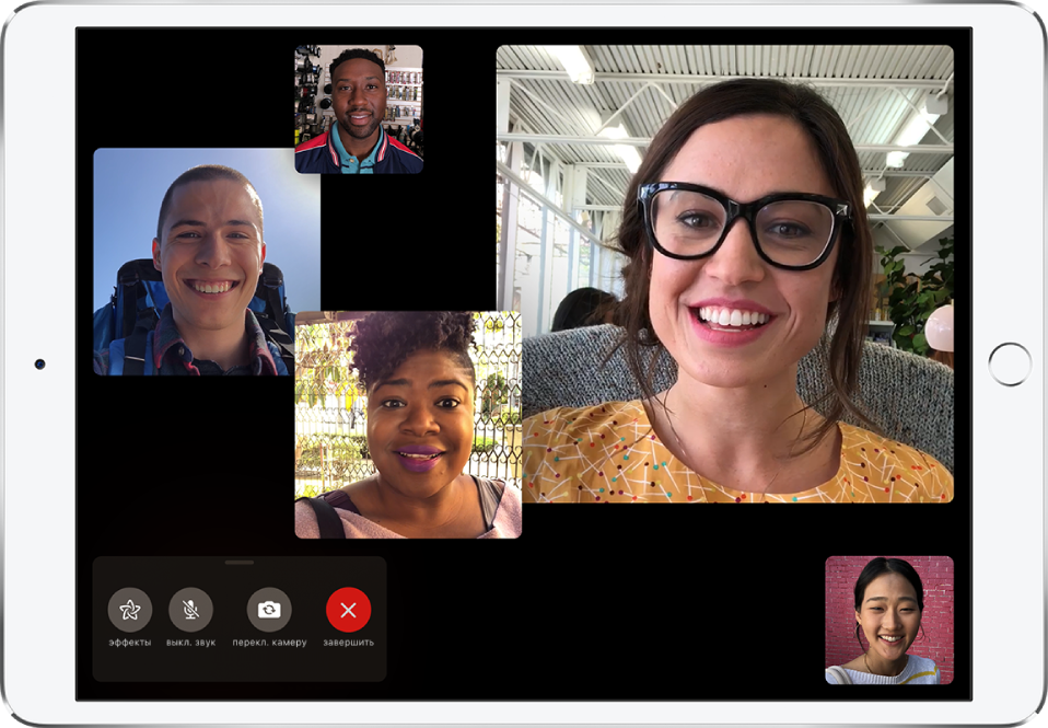 Экран FaceTime с пятью абонентами в групповом разговоре FaceTime, каждый в отдельном окне.
