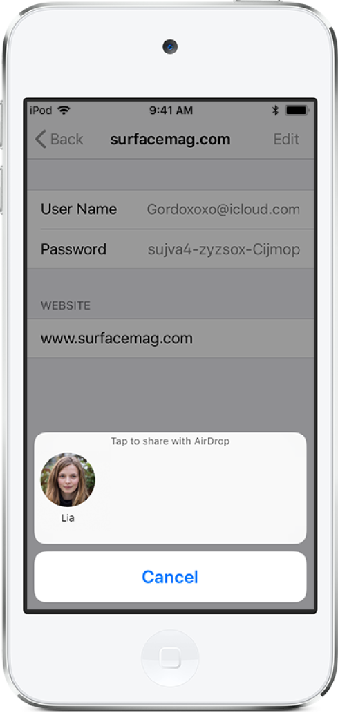 Et websteds kontoskærm. Nederst på skærmen viser en knap et billede af Lia under anvisningen “Tryk for at dele med AirDrop”.