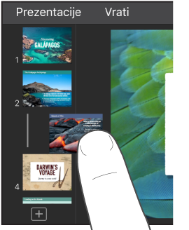 Slika prsta koji povlači minijaturu slajda u navigatoru slajdova.