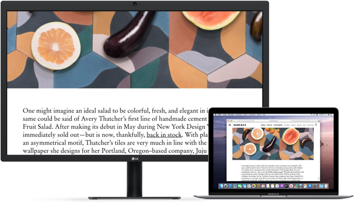 Die Funktion „Zoomen (Display)“ ist auf dem Schreibtischbildschirm aktiv, während die Bildschirmgröße auf dem MacBook Air unverändert bleibt.