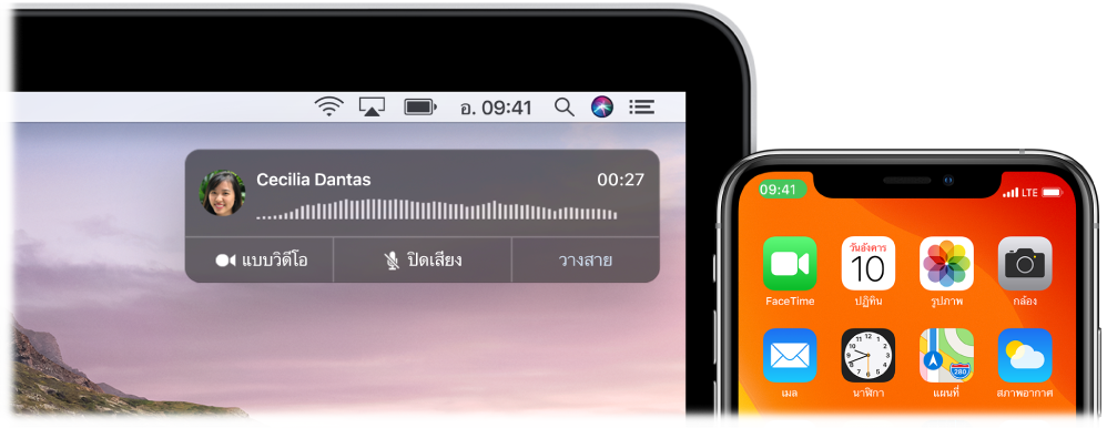 หน้าจอ Mac ซึ่งแสดงหน้าต่างแจ้งเตือนสายโทรที่มุมขวาบนสุดและ iPhone ที่แสดงว่ากำลังอยู่ในระหว่างคุยสายผ่าน Mac