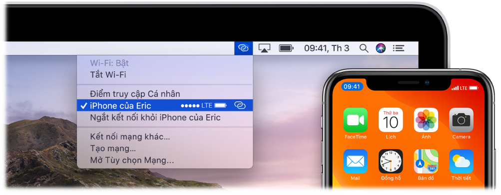 Màn hình máy Mac với menu Wi-Fi đang hiển thị Điểm truy cập cá nhân được kết nối với iPhone.