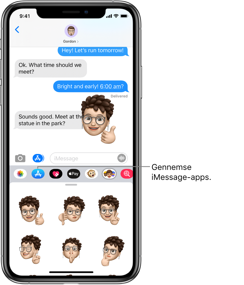 En samtale i Beskeder med knappen iMessage-appbrowser valgt. Det åbne appområde med smileyklistermærker.