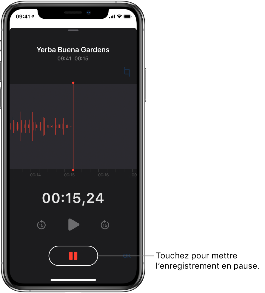 L’écran Dictaphone affichant un enregistrement en cours, avec un bouton Pause en surbrillance et des commandes grisées permettant de lire l’enregistrement, d’avancer et de reculer de 15 secondes. La majeure partie de l’écran affiche la forme d’onde de l’enregistrement en cours, ainsi que sa durée.