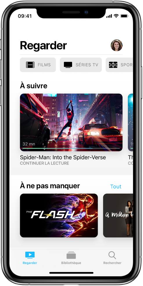 L’écran Regarder affichant les boutons pour Films, Séries TV et Sports dans le rang supérieur. Le rang « À suivre » se trouve au centre, sous le rang « À découvrir ». En bas de l’écran, de gauche à droite, se trouvent les onglets Regarder, Bibliothèque et Rechercher.