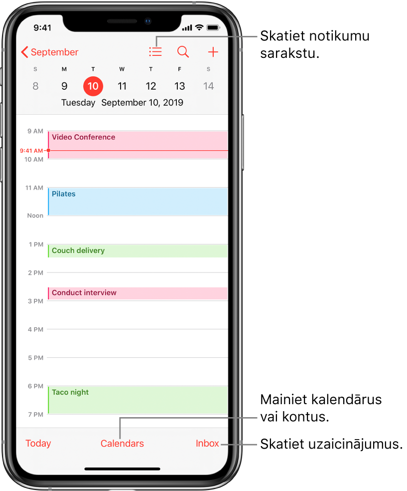 Kalendārs dienas skatā, kurā redzami dienas pasākumi. Pieskarieties pogai Calendars ekrāna apakšdaļā, lai mainītu kalendāra kontus. Pieskarieties pogai Inbox apakšējā labajā stūrī, lai skatītu uzaicinājumus