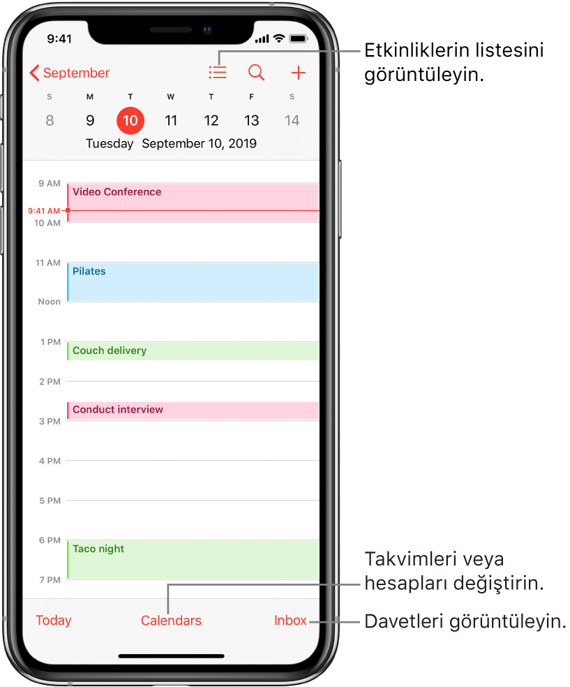 Günün etkinliklerinin görüntülendiği gün görüntüsünde bir takvim. Takvim hesaplarını değiştirmek için ekranın alt kısmındaki Takvimler düğmesine dokunun. Davetleri görüntülemek için sağ alttaki Gelen düğmesine dokunun.