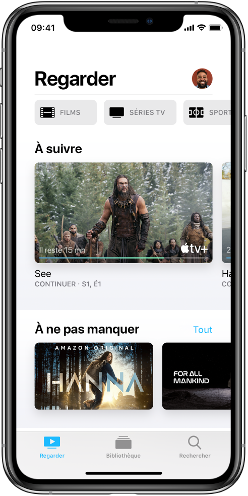 L’écran Regarder affichant les boutons pour Films, Séries TV et Sports dans le rang supérieur. Le rang « À suivre » se trouve au centre, sous le rang « À découvrir ». En bas de l’écran, de gauche à droite, se trouvent les onglets Regarder, Bibliothèque et Rechercher.