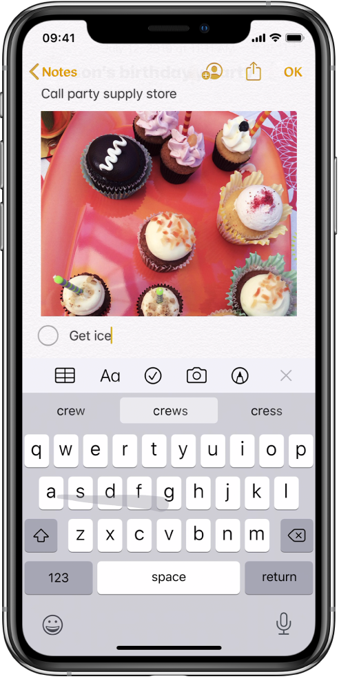 L’app Notes est ouvertes et le clavier est affiché en bas de l’écran. Un balayage gris de la touche « a » jusqu’à la touche « g » montre le mouvement d’utilisation du clavier QuickType.