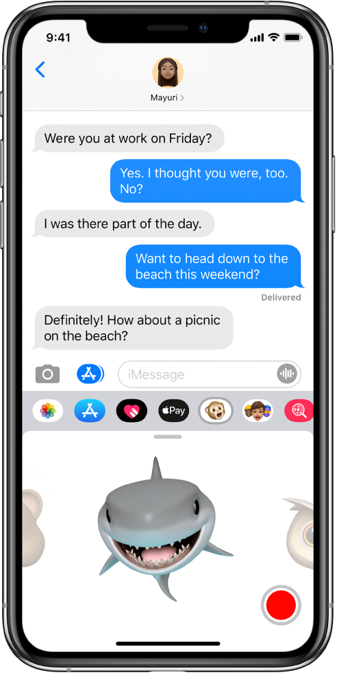 En konversation i Meddelanden med en Animoji markerad och klar att spelas in innan den skickas.