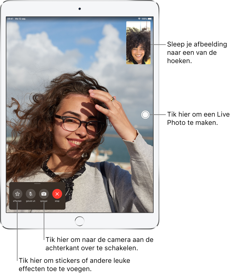 Het FaceTime-scherm met daarin een gesprek dat aan de gang is. Het beeld van jezelf wordt weergegeven in een kleine rechthoek rechtsbovenin, terwijl het beeld van je gesprekspartner de rest van het scherm vult. Onder in het scherm zie je de knoppen voor effecten, geluid uit, andere camera en het stoppen van het gesprek.