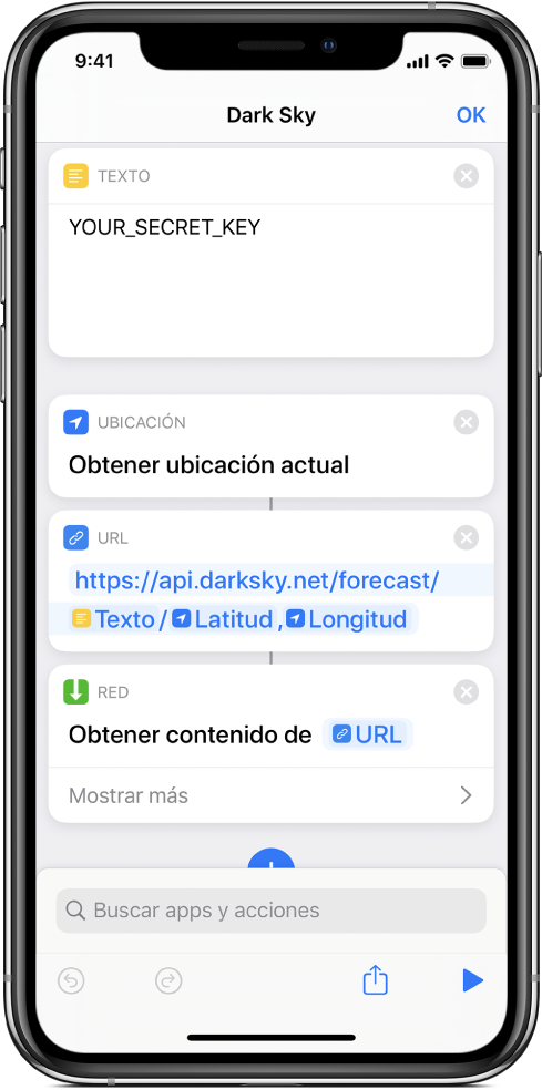 Una acción “Obtener ubicación actual” añadida entre la acción Texto y la acción URL en el atajo de solicitud de Dark Sky API.