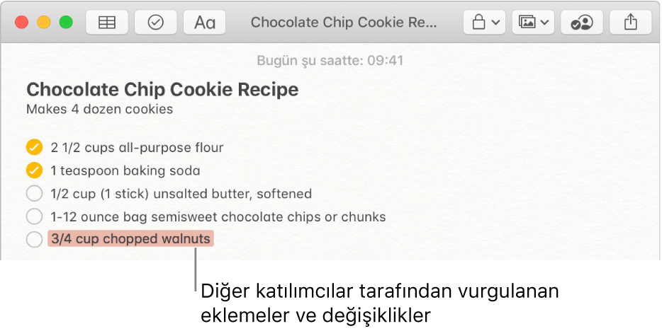 Damla çikolatalı kurabiye tarifi içeren bir not. Başka bir katılımcının yaptığı eklemeler kırmızıyla vurguludur.