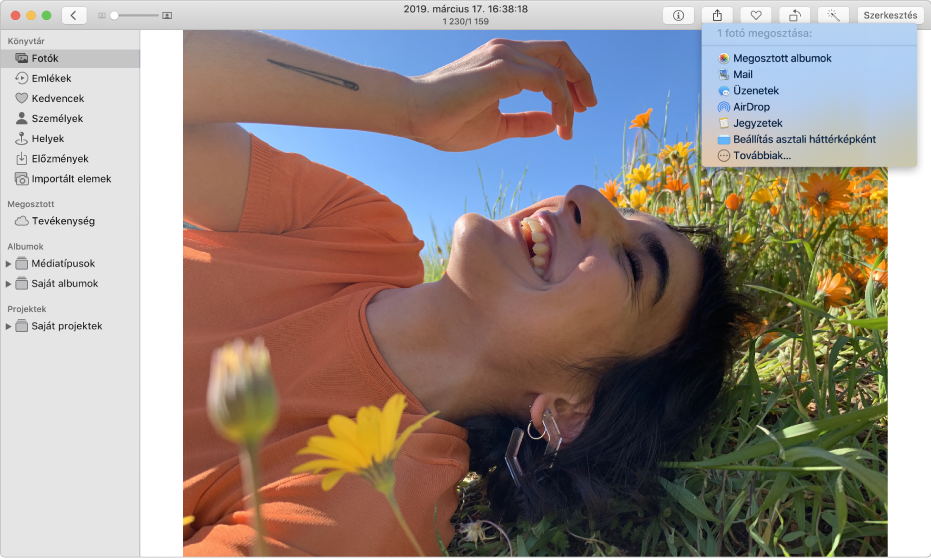 A Fotók ablakában egy fotó látható, és ki van választva a Megosztás menü és a Megosztott albumok utasítás.