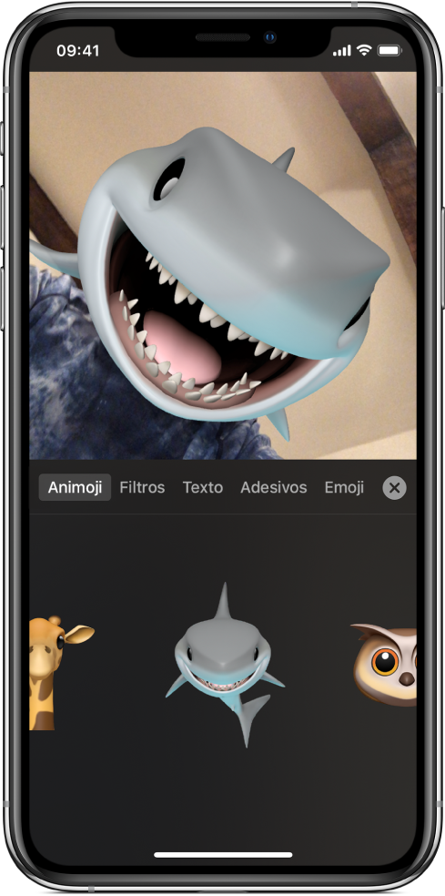 Imagem de um vídeo no visualizador com um Animoji de tubarão.