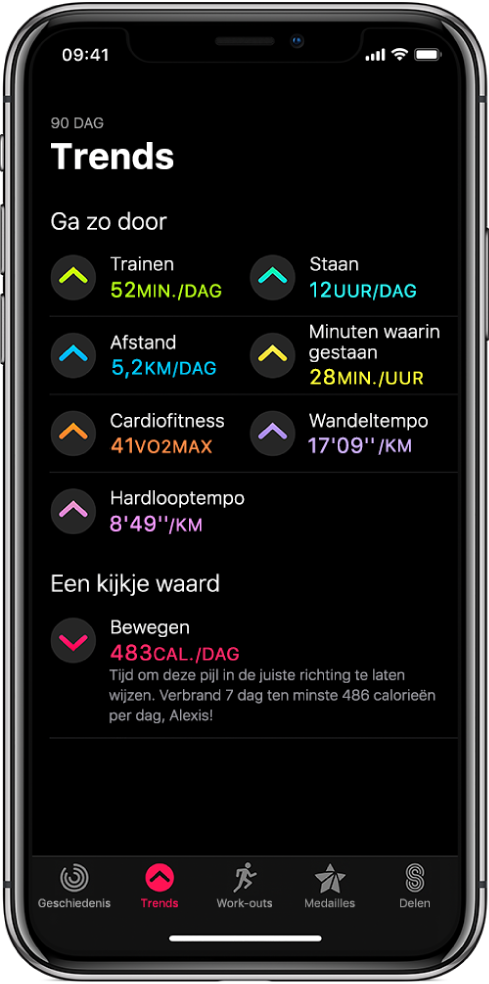 Het tabblad 'Trends' in de Activiteit-app op de iPhone. Onder 'Trends' boven in het scherm staan enkele gegevens. Je ziet onder meer 'Trainen', 'Staan' en 'Afstand'. 'Bewegen' staat onder 'Een kijkje waard'.