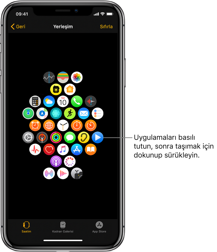 Izgara görüntüsünde simgelerin gösterildiği Apple Watch uygulamasındaki yerleşim ekranı. Uygulama simgesine işaret eden bir belirtme çizgisinde “Uygulamaları taşıma için dokunup sürükleyin” yazıyor.