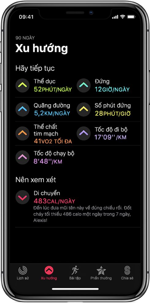 Tab Xu hướng trong ứng dụng Hoạt động trên iPhone. Một số lượng số liệu xuất hiện bên dưới đề mục Xu hướng ở gần đầu màn hình. Các số liệu bao gồm Thể dục, Đứng, Quãng đường, v.v. Di chuyển xuất hiện bên dưới đề mục Nên xem xét.