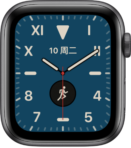 “加州面”表盘,混合了罗马和阿拉伯数字。它显示两个复杂功能:“日期”和“体能训练”。