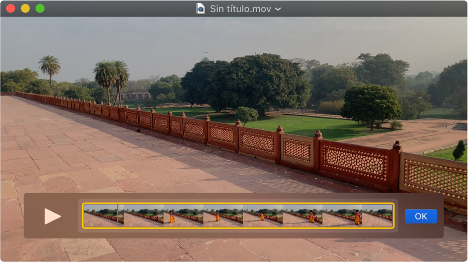 La ventana de QuickTime Player mostrando el editor de clips en la parte inferior.