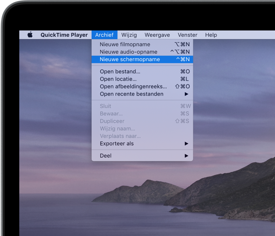 In de app QuickTime Player is het Archief-menu geopend en wordt het commando 'Nieuwe schermopname' gekozen om de schermopname te starten.