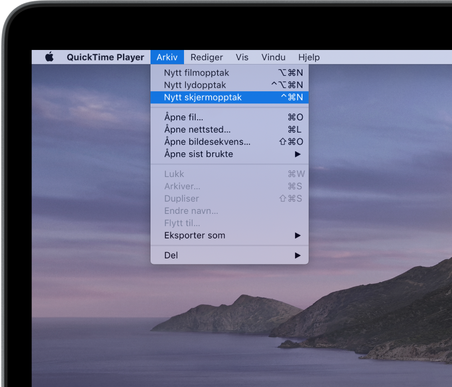 Arkiv-menyen er åpen i QuickTime Player-programmet, og Nytt skjermbildeopptak-kommandoen velges for å starte opptak av skjermen.