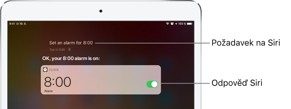 Obrazovka Siri s požadavkem na Siri: „Set an alarm for 8 a.m.,“ a odpovědí Siri: „The alarm’s set for 8 AM.“ Oznámení aplikace Hodiny ukazuje, že je zapnuté buzení v 8:00.