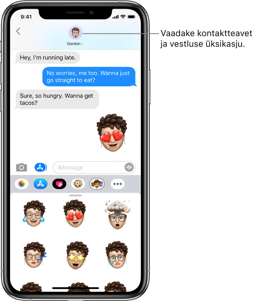 Rakenduse Messages vestlus. Ülal kuvatakse (vasakult paremale) nuppu Back ja sõnumi vastaspoole fotot. Keskel kuvatakse vestluse ajal saadetud ja vastuvõetud sõnumeid. Alasservas (vasakult paremale) on nupud Photos, Stores, Apple Pay, Animoji, Hashtag Images, Music ja Digital Touch.