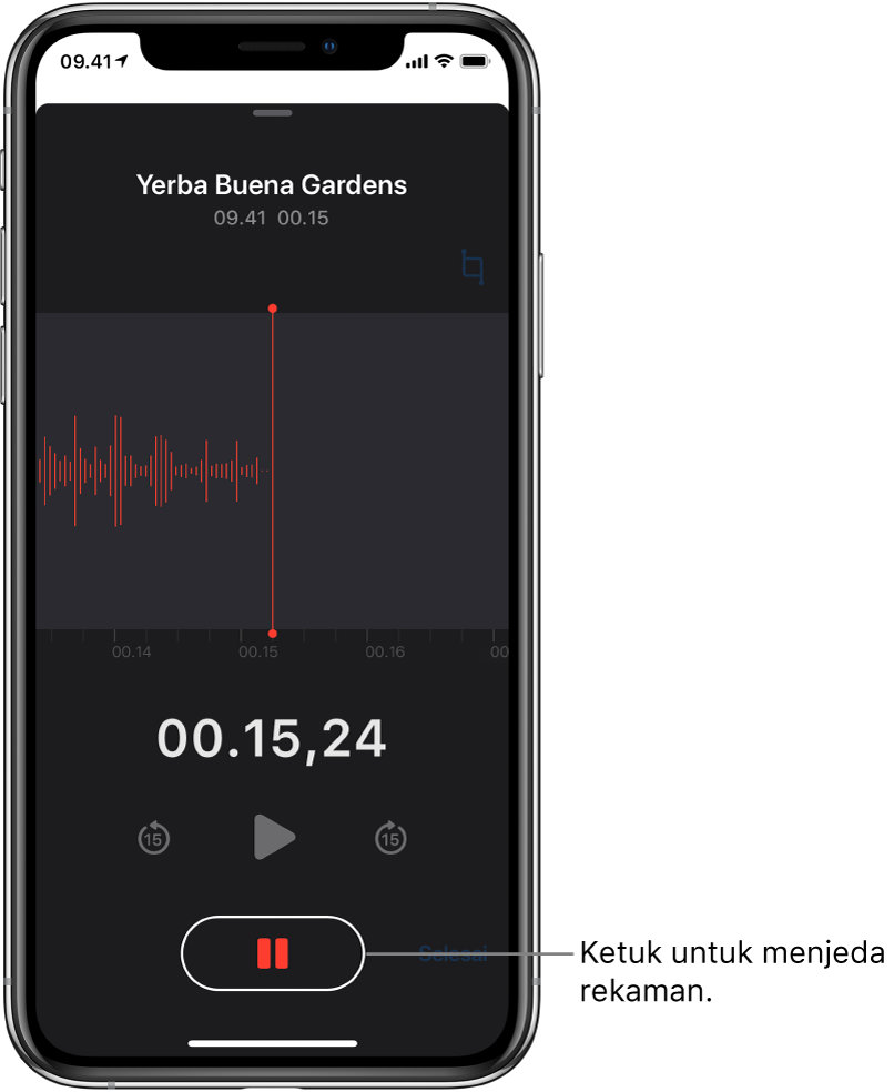 Layar Memo Suara menampilkan perekaman sedang berlangsung, dengan tombol Jeda yang aktif dan kontrol pemutaran yang diredupkan untuk memutar, melewati maju 15 detik, dan melewati mundur 15 detik. Bagian utama layar menampilkan bentuk gelombang rekaman yang sedang dibuat dengan indikator waktu.