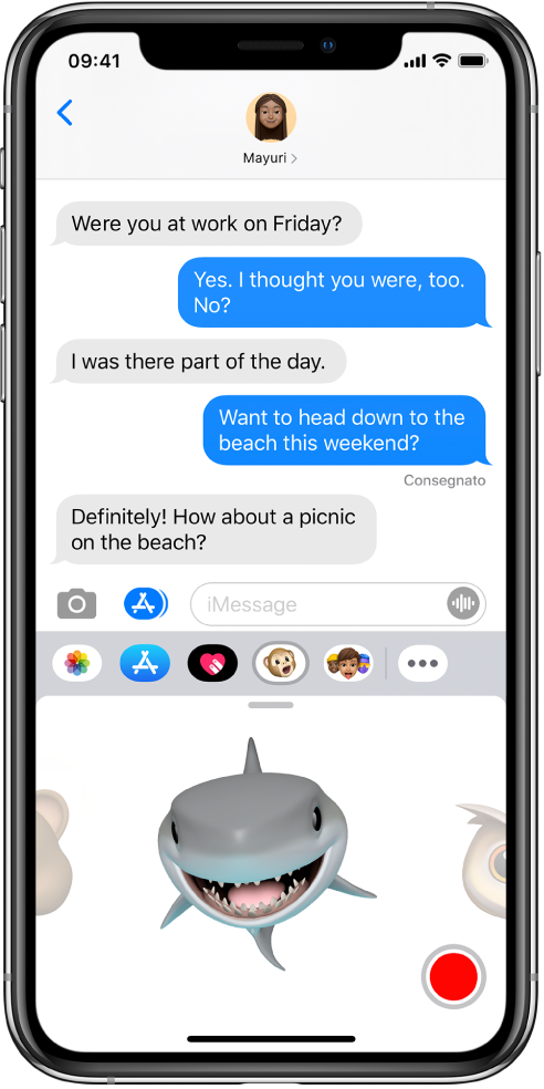 Una conversazione di Messaggi con un’animoji selezionata e pronta per essere registrata prima di essere inviata.