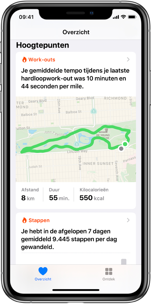 Een overzichtsscherm in Gezondheid met hoogtepunten, waaronder tijd, afstand en route van de laatste hardloopwork-out en het gemiddelde aantal stappen per dag over de afgelopen zeven dagen.