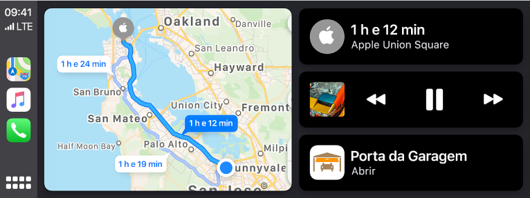 Painel do CarPlay mostrando os ícones de Mapas, Música e Telefone à esquerda, o mapa de um itinerário no meio e três itens empilhados à direita. O item superior à direita mostra que o tempo estimado de viagem para a Apple Union Square é de 1 hora e 12 minutos. O item do meio à direita mostra os controles de reprodução de mídia. O item inferior indica que a porta da garagem está aberta.
