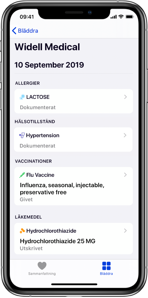 Rubriken Widell Medical visas högt upp på skärmen i appen Hälsa. Under rubriken visas olika typer av hälsouppgifter. Kategorin högst upp, Allergier, innehåller en post: Laktos (dokumenterat). Ett pilreglage till höger visar att det finns mer information om posten. Det finns ytterligare hälsouppgifter för kategorierna Hälsotillstånd, Vaccinationer och Mediciner på skärmen.