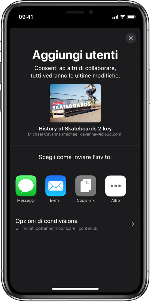 La schermata “Aggiungi persone” che mostra un’immagine della presentazione da condividere. Al di sotto ci sono i pulsanti delle modalità per inviare l’invito, che includono Messaggi, Mail, “Copia link” e Altro. Nella parte inferiore c’è il pulsante “Opzioni di condivisione”.