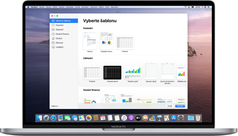 MacBook Pro s výběrem šablon Numbers na obrazovce. Nalevo je vybraná kategorie Všechny šablony a napravo jsou předdefinované šablony, uspořádané v řádcích podle kategorií