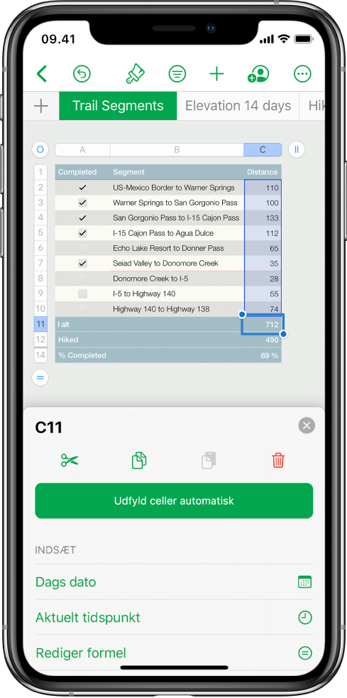 Et regneark, der viser en tabel med fulgte vandrestier og længden på hver sti. Handlingsmenuen til celler er åben og viser mulighederne for at tilføje dags dato og det aktuelle klokkeslæt og redigere formlen i den valgte celle.